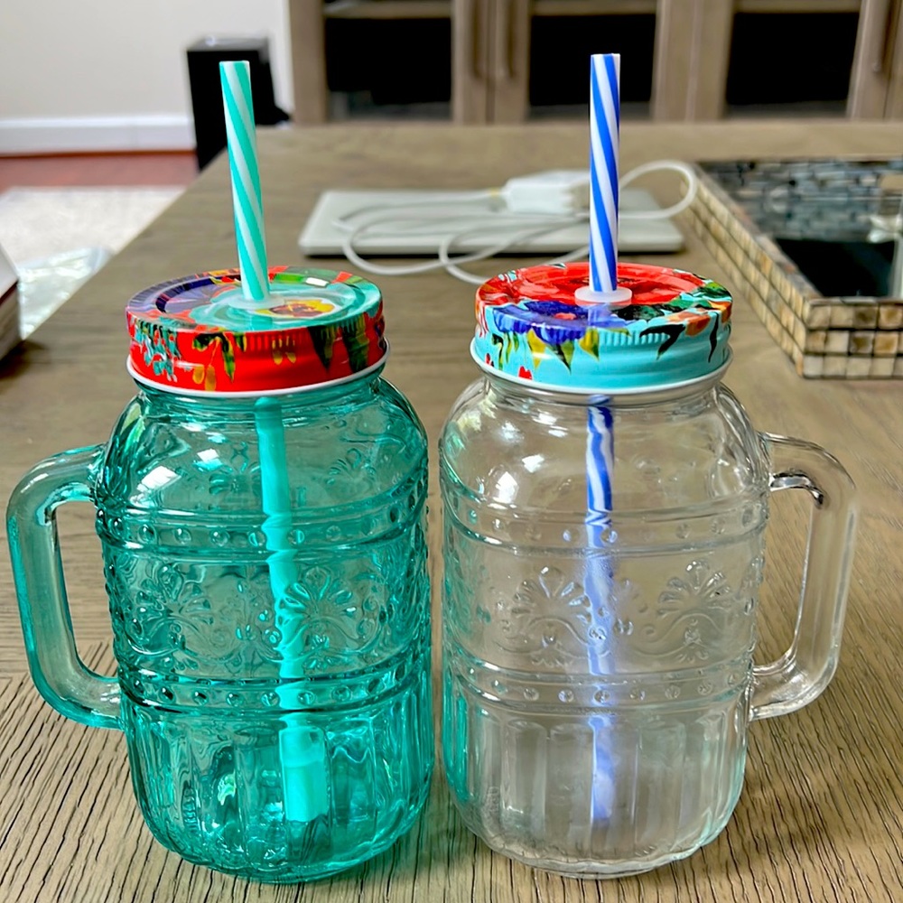 Drink-ware with lid and straw.